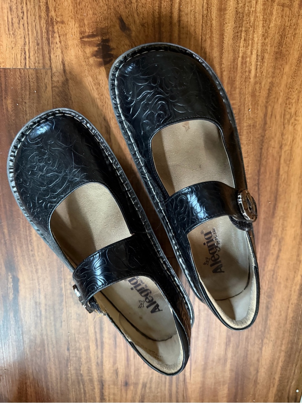 Alegria Paloma Black Embossed Rose